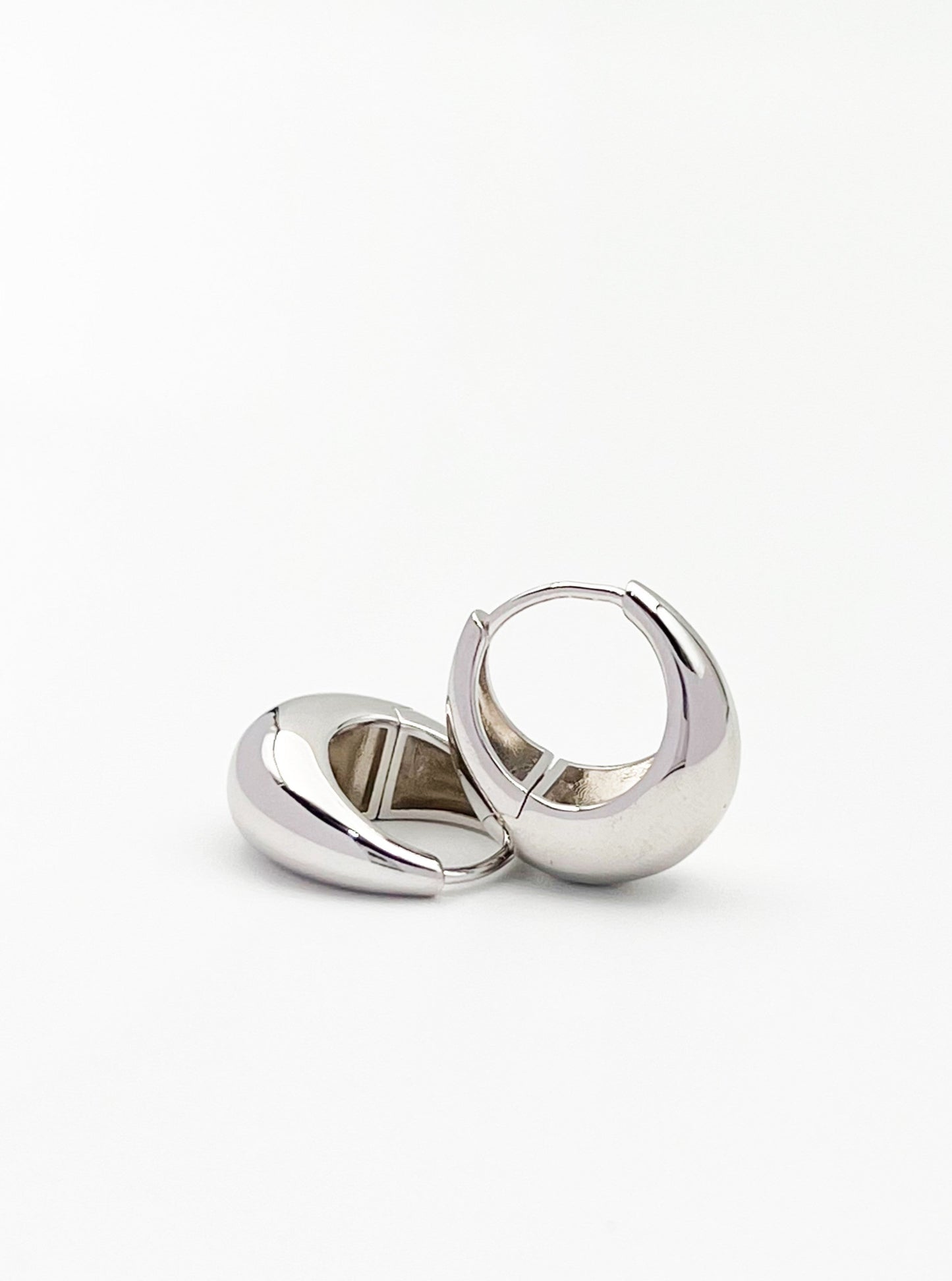 18K Huggie Hoop Earrings