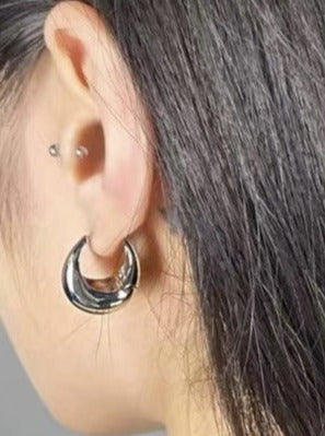 18K Huggie Hoop Earrings