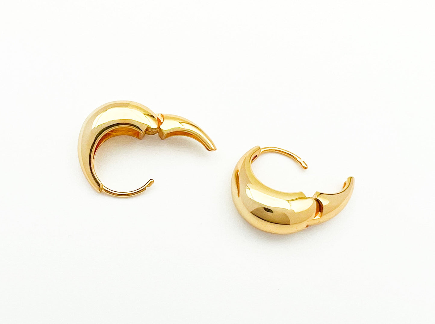 18K Huggie Hoop Earrings