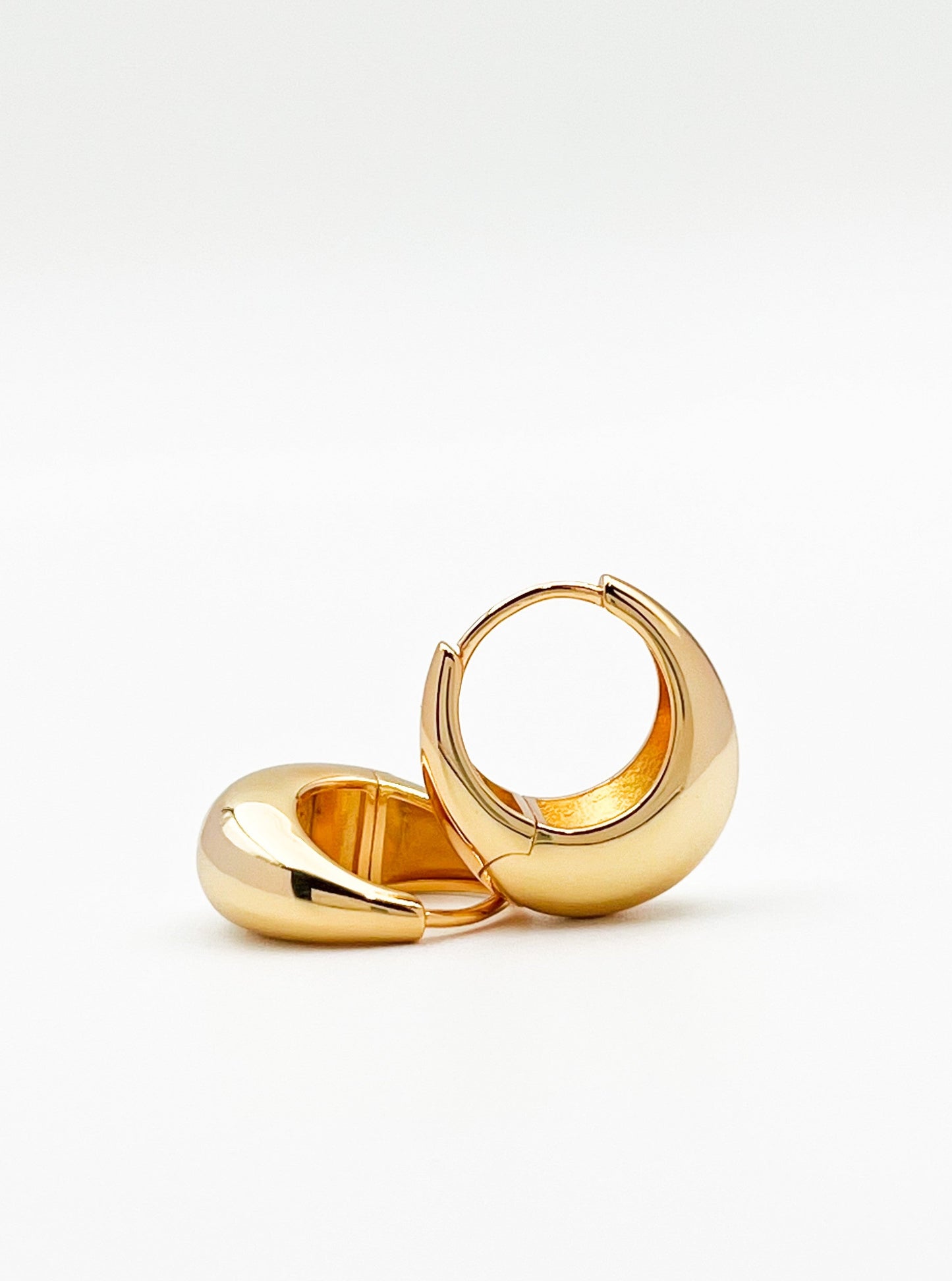 18K Huggie Hoop Earrings