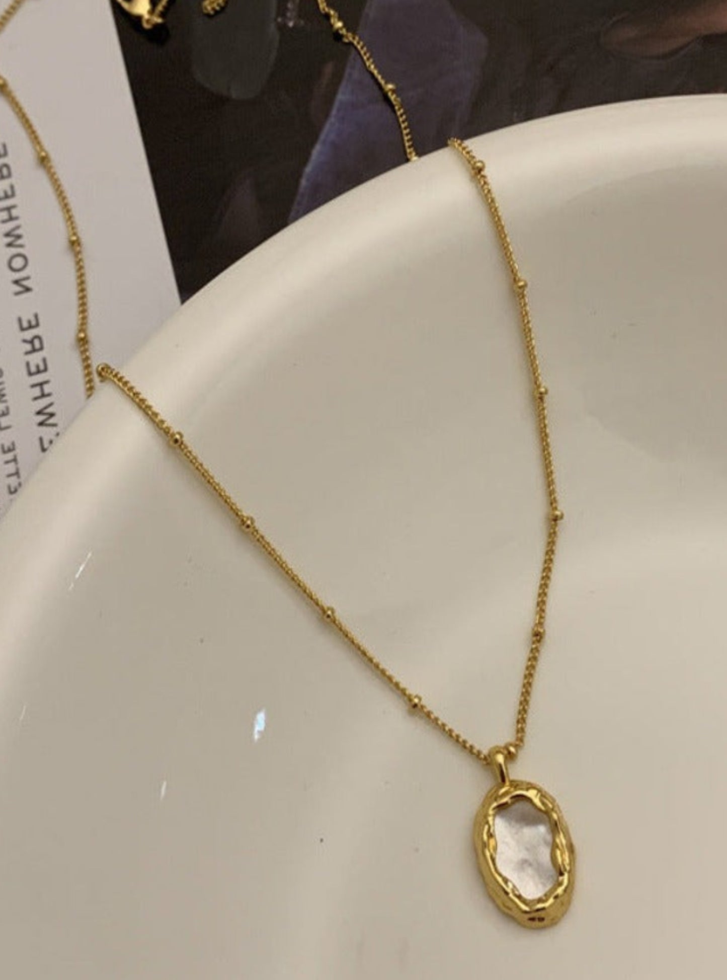 Shell Oval Necklace