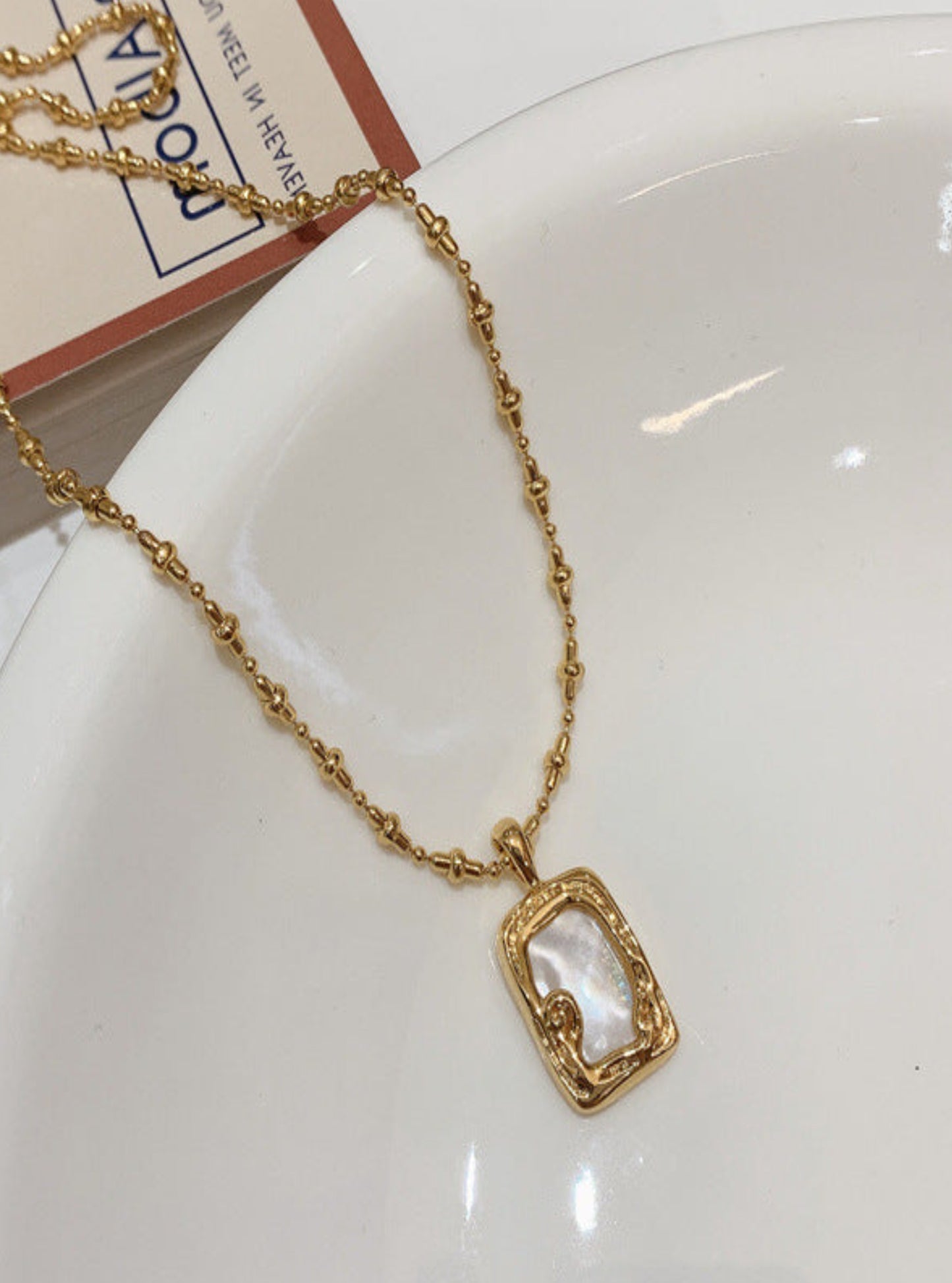 Shell Rectangle Necklace