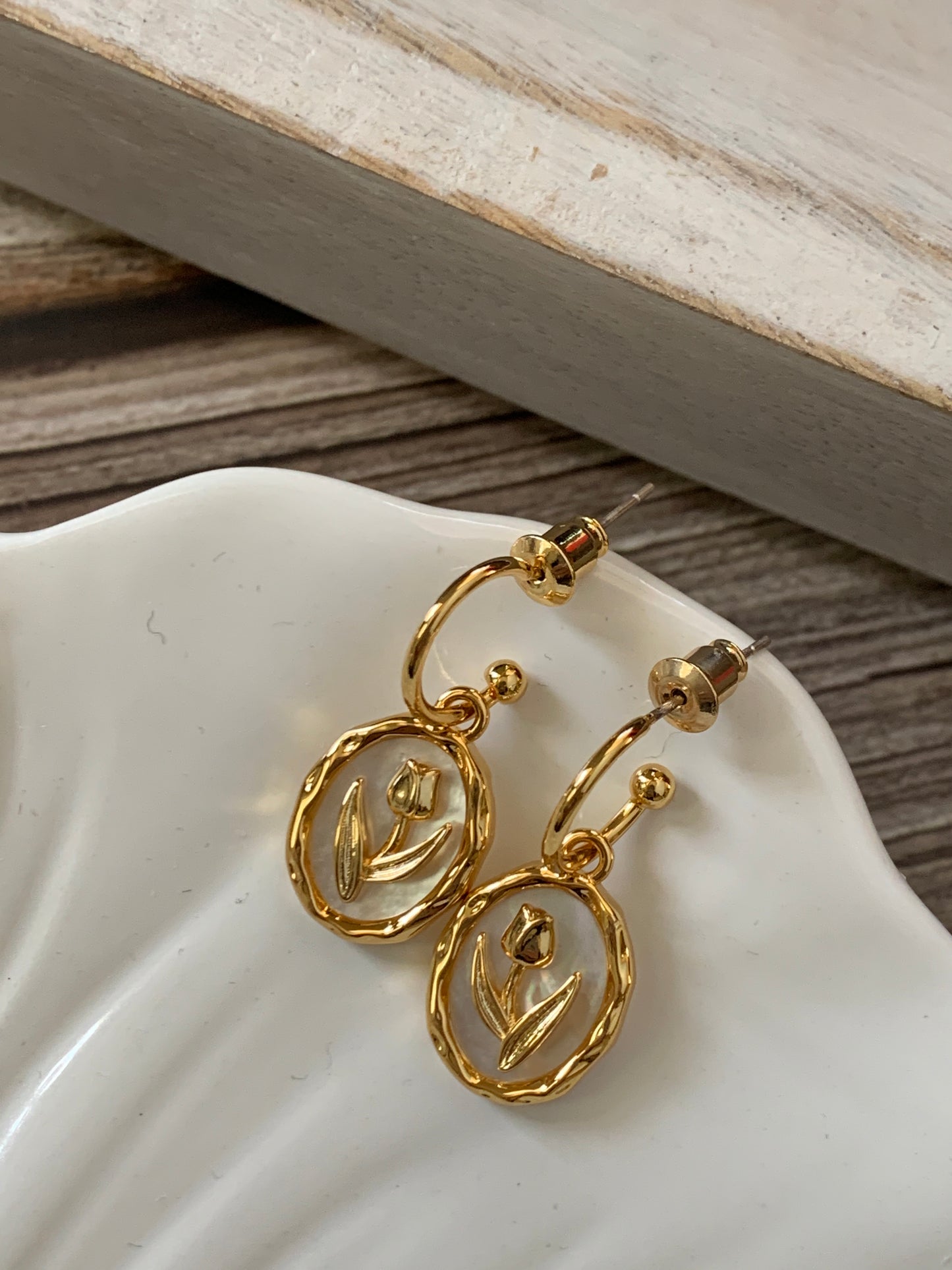 Tulip Shell Hooks
