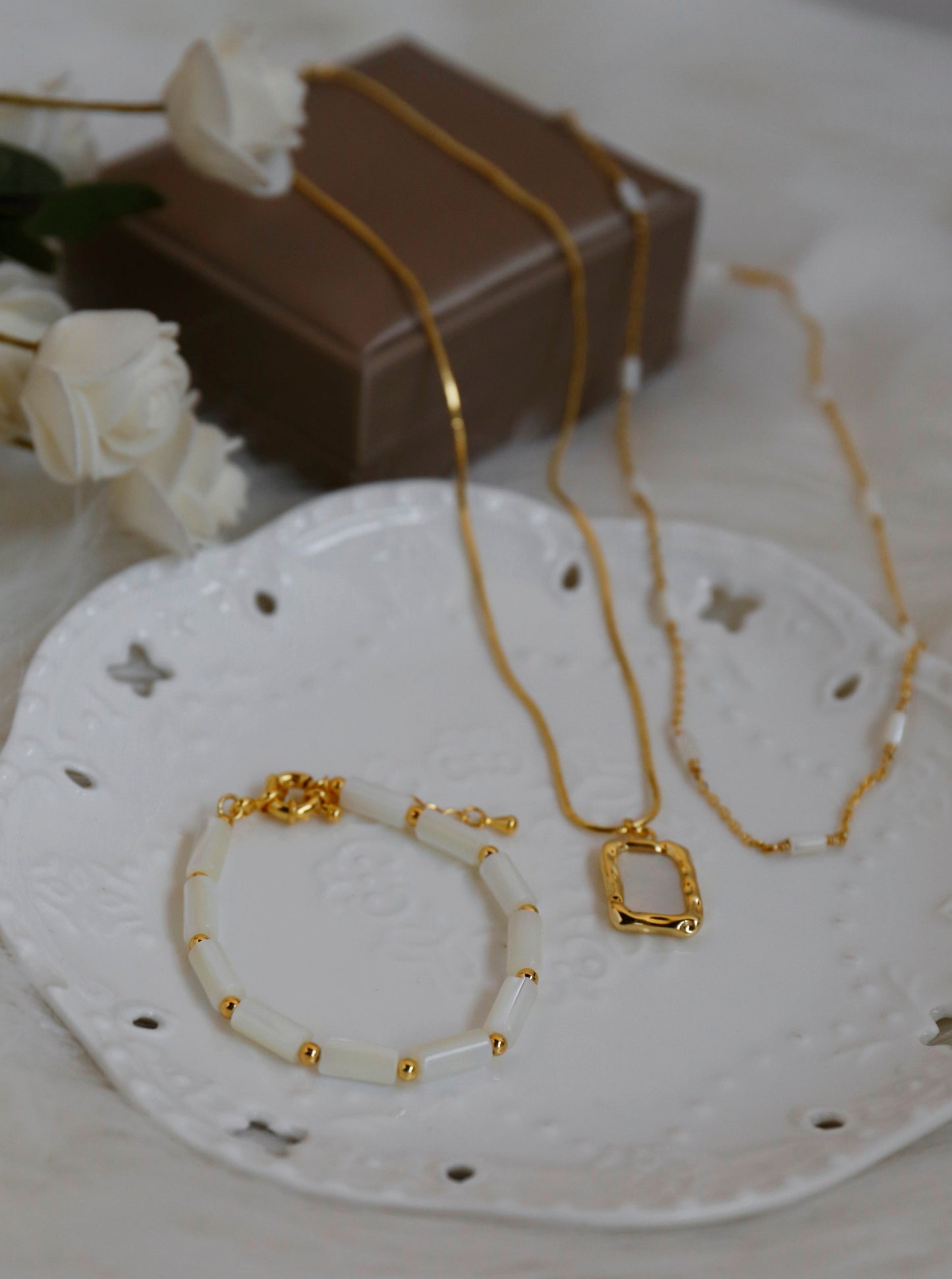 18K Interval Mother-of-Pearl bracelet