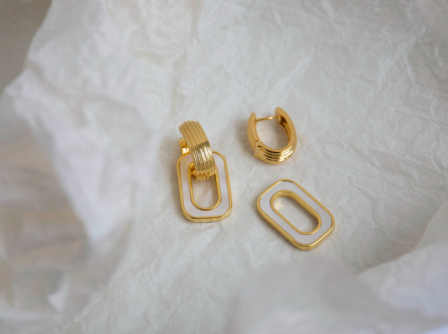 18K Classic White Pearl Clasp Hoop