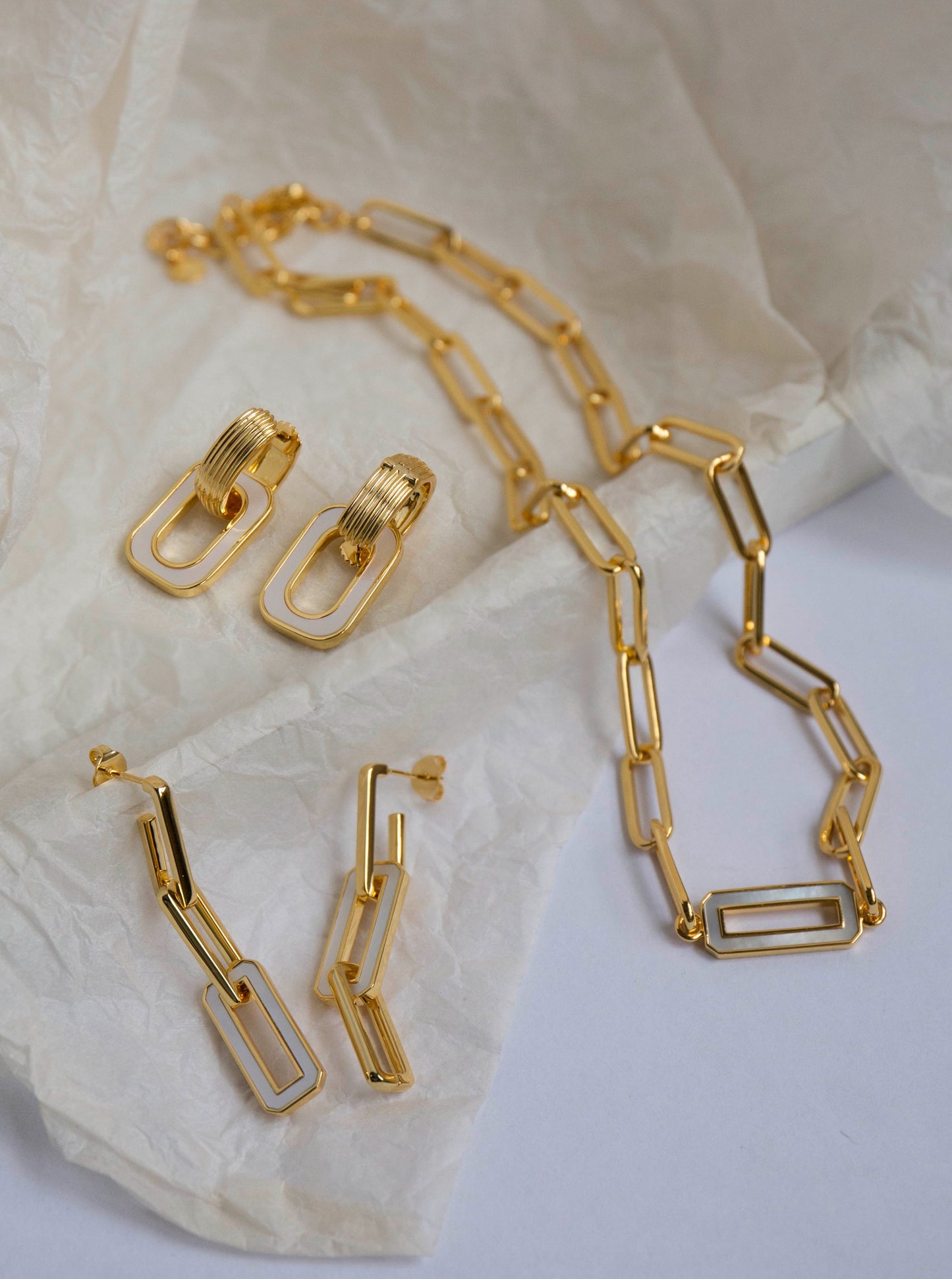 18K Classic White Pearl Clasp Necklace