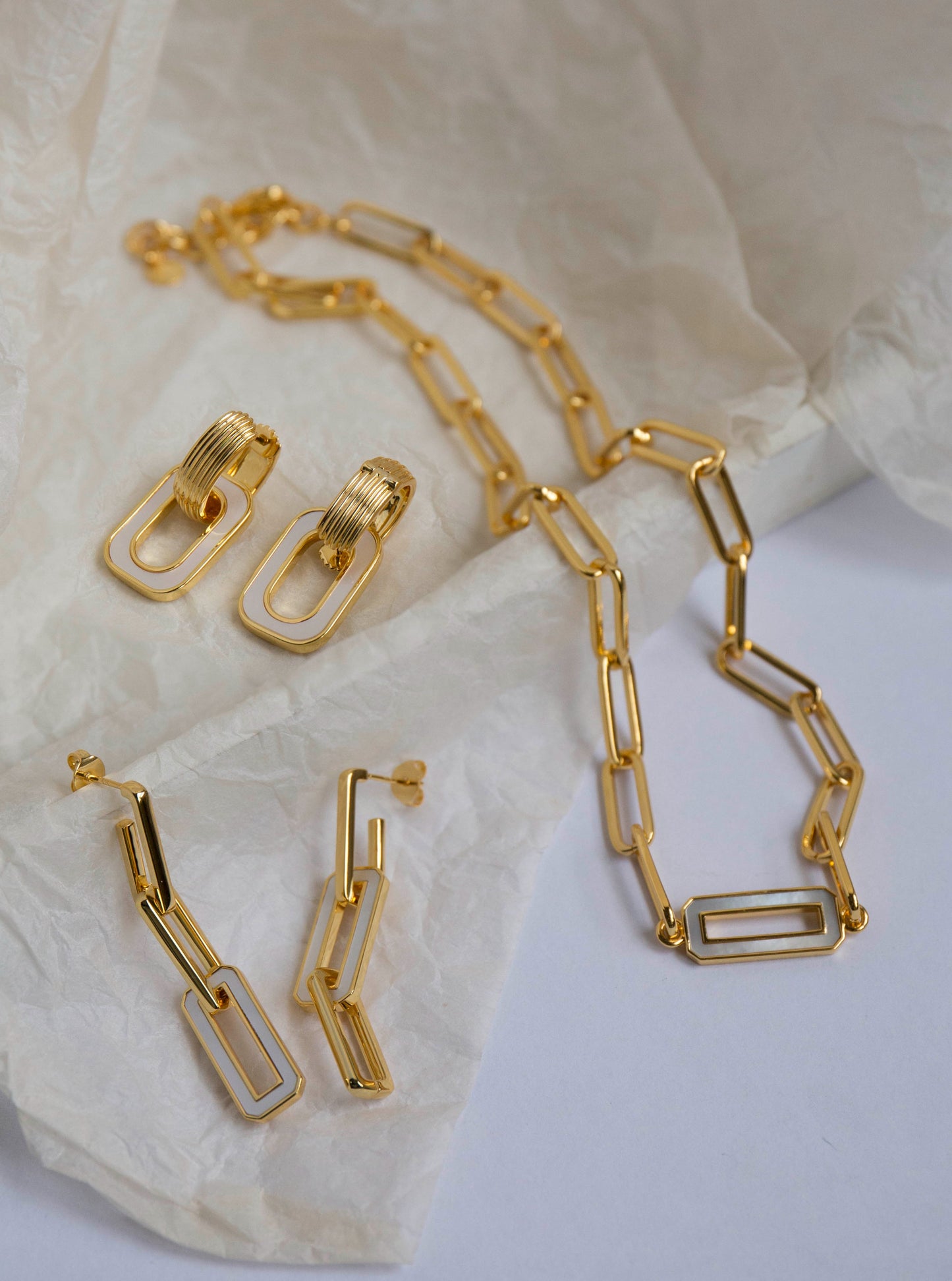 18K Classic White Pearl Clasp Hoop
