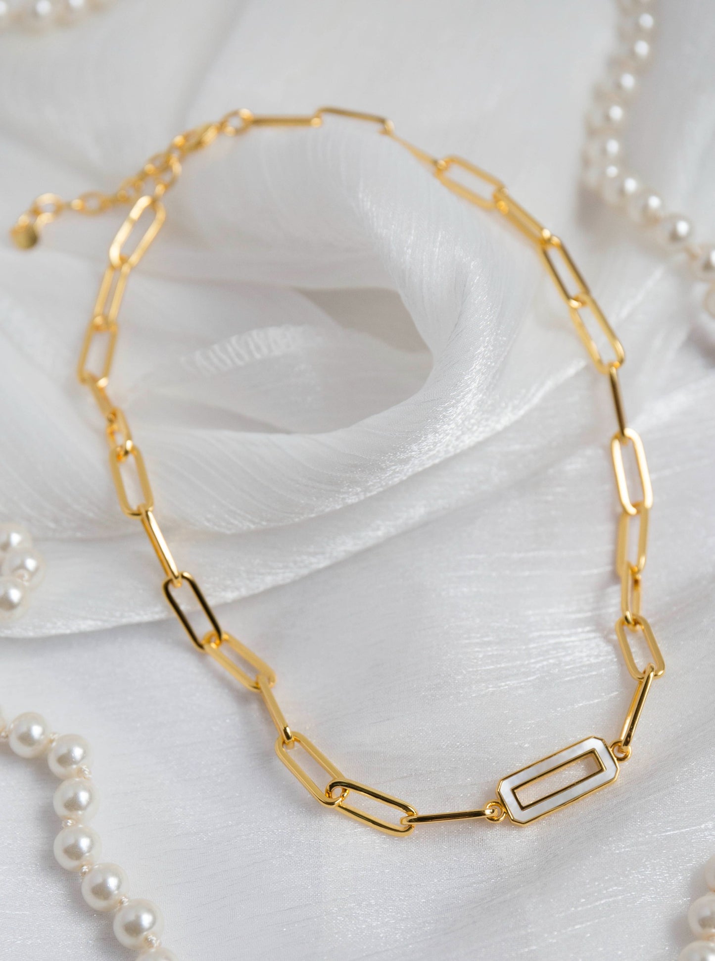 18K Classic White Pearl Clasp Necklace