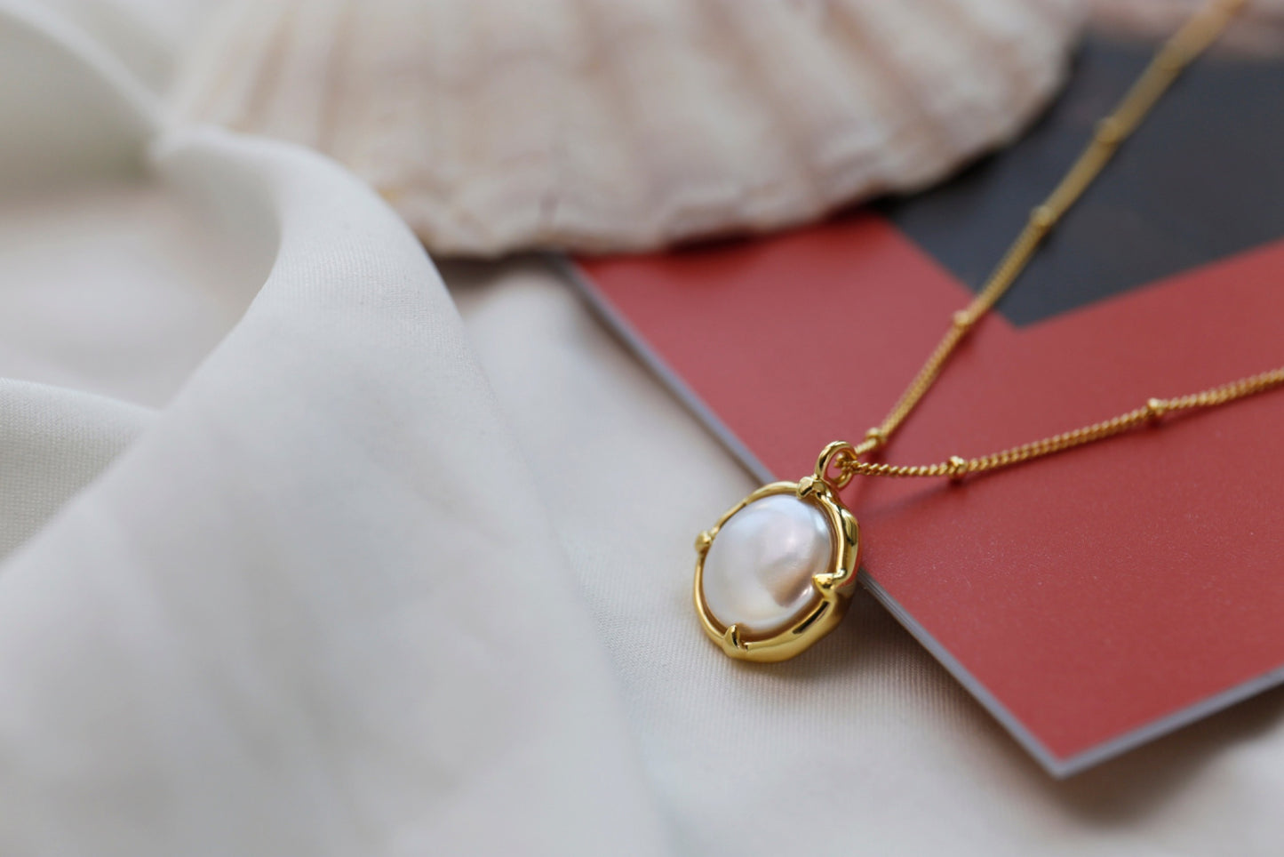 18K Golden Double-sided Baroque necklace